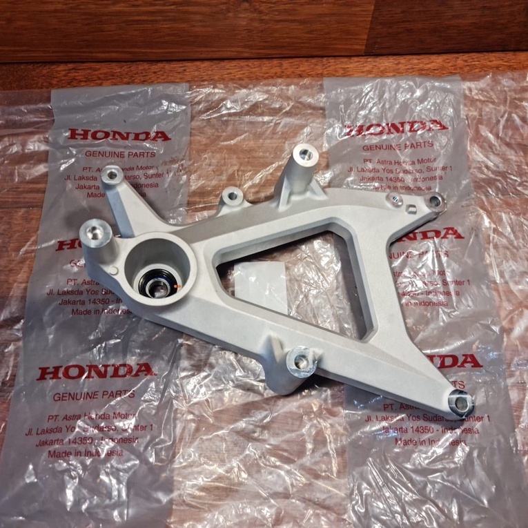 (VARIO 160 ABS) HONDA ORI - SWING ARM ASSY REAR 52100K2SN10 GENUINE PART AHM