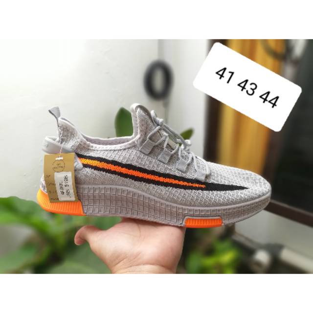 Sepatu sport pria yongki komaladi