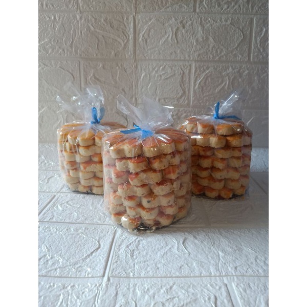 

Kue Kacang Keyza Mak Enak Hampers Lebaran Toples Kaleng Kiloan
