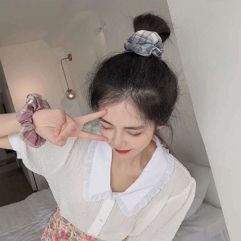 Topprice COD Ikat Rambut Motif Strawberry Aneka Warna Karet Scrunchie Rambut AW19 / AW20 / AW29 / AW30