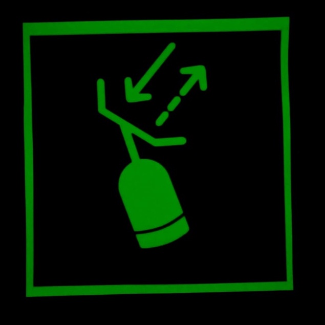

Sticker Safety Sign WithOut Text Radar Transponder / Sticker Tanda Keselamatan Kerja / Sticker Safety Sign Murah / Sticker Glow In The Dark Fosfor Hijau