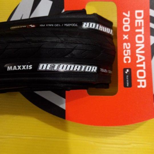 BAN LUAR 700 x 25C MAXXIS DETONATOR
