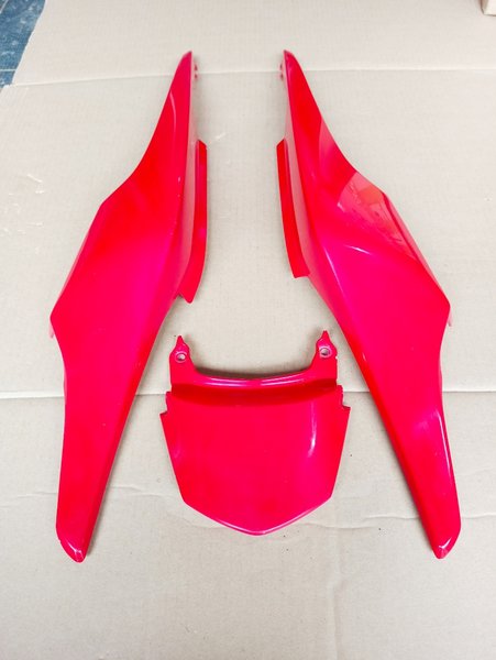 cover body belakang cb 150 r cb150r merah original