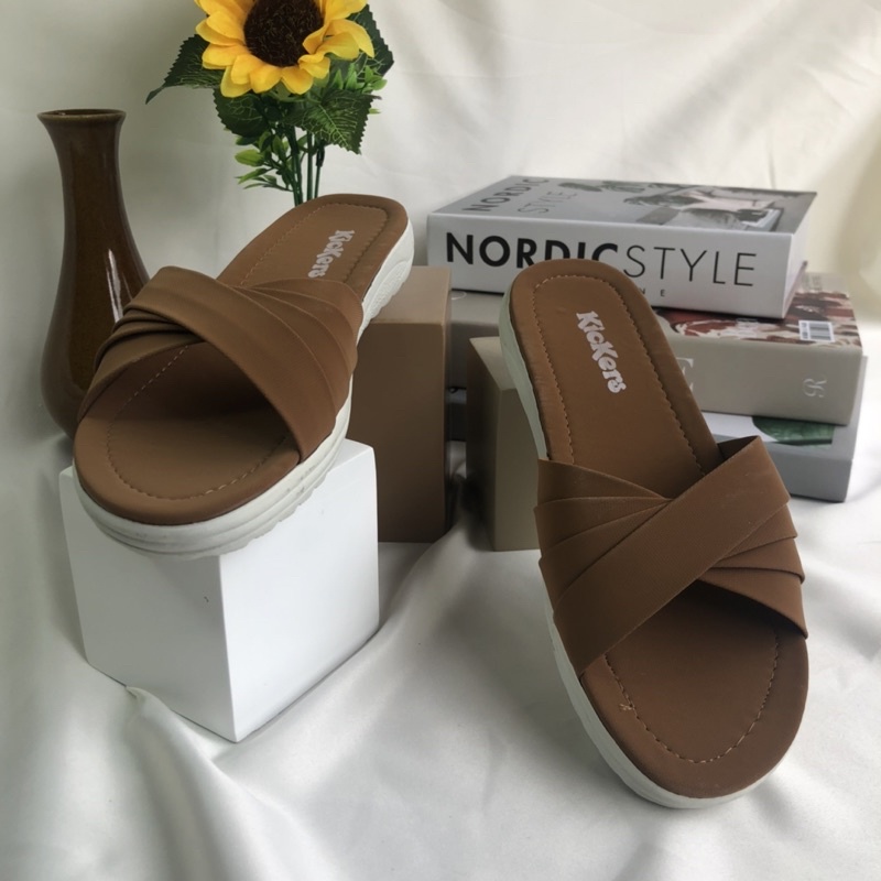 SANDAL SLOP KIPAS 2 SENDAL WANITA CEWEK TERLARIS KECE POPULER TRANDY TERMURAH Sandal Slop Slip On Teplek Wanita Sandal Cewek sandal teplek motif polos sandal flat Terbaru remaja Kekinian Teplek Selop Flip Flop termurah