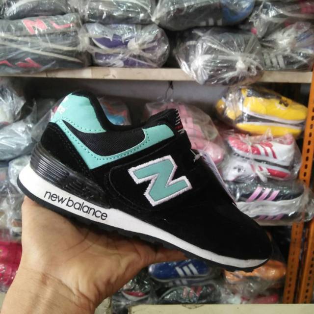 Sepatu New Balance Anak Hitam Hijau Made In Vietnam