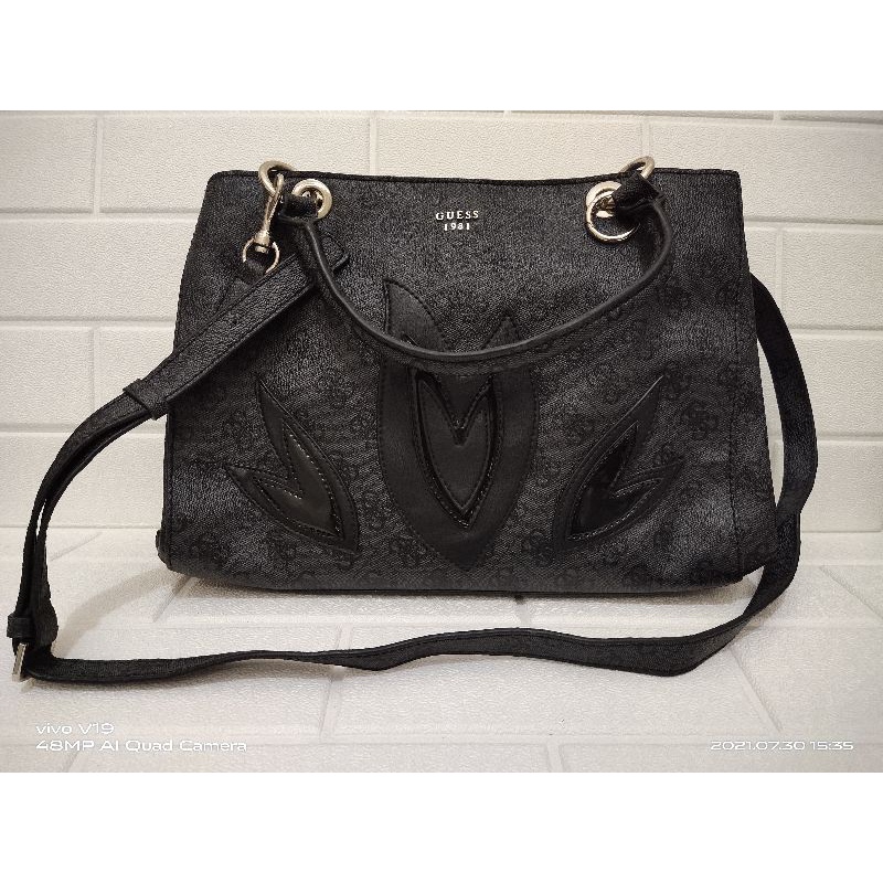 ORIGINAL GUESS SLING BAG PRELOVED