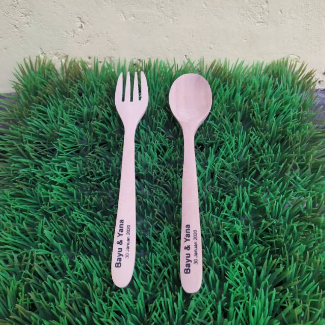 Souvenir Sendok Garpu Kayu (sepasang) free sablon