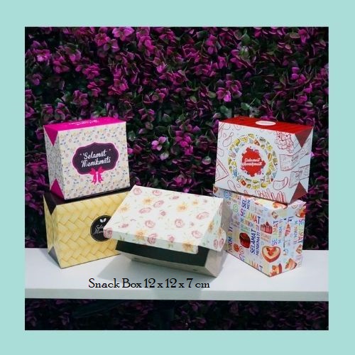 

Snack Box Dus Snack Cake Box Kotak Kue Kardus Packing Dus Kemasan Makanan Motif 12 x 12 x 7 cm (10pcs)