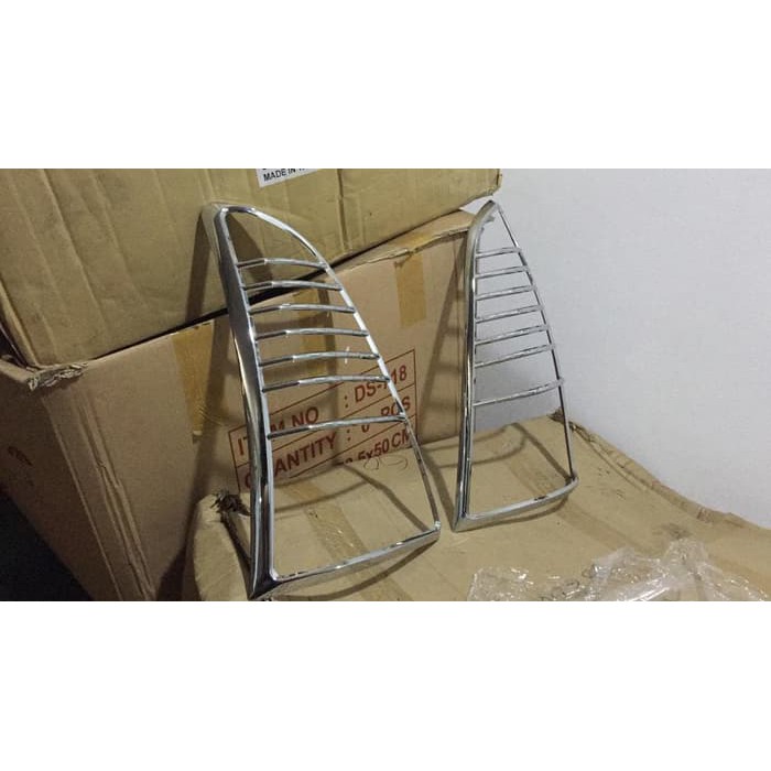Garnish Lampu Belakang Innova 2008- 2010
