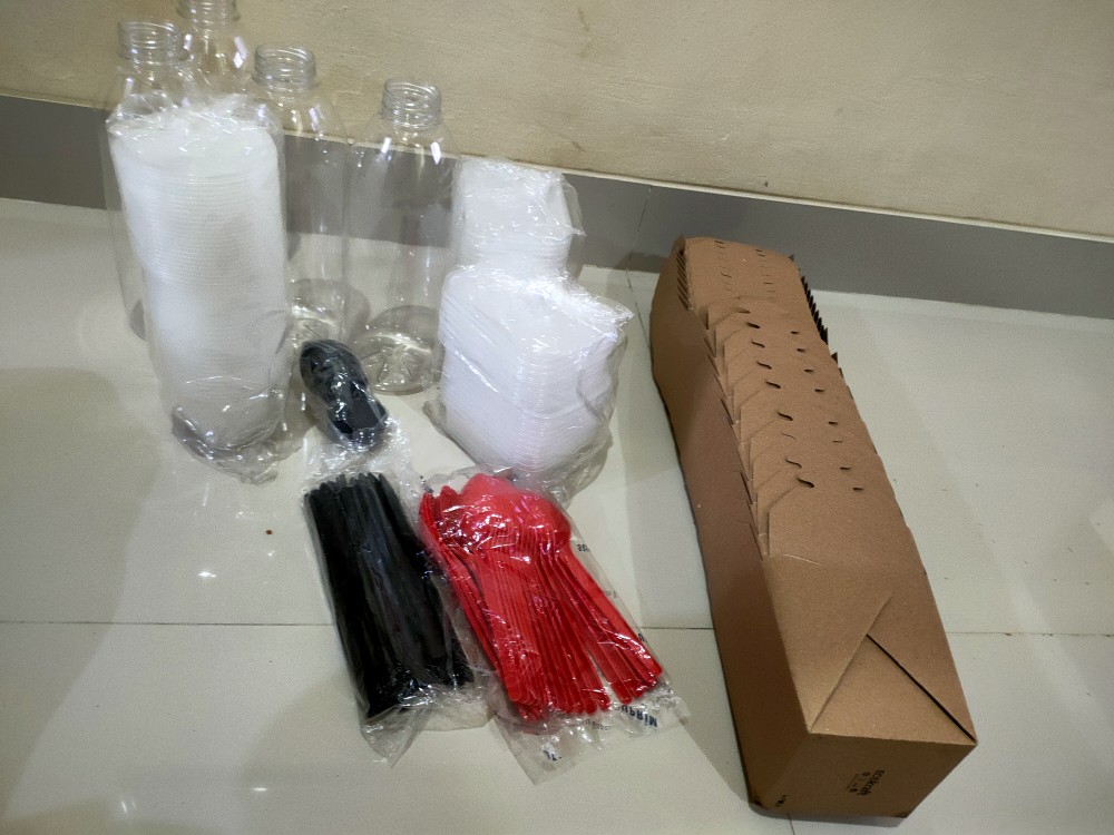 [isi 25 Pcs] Pisau Plastik - Pisau Steak - Kue - Hitam Dan Putih