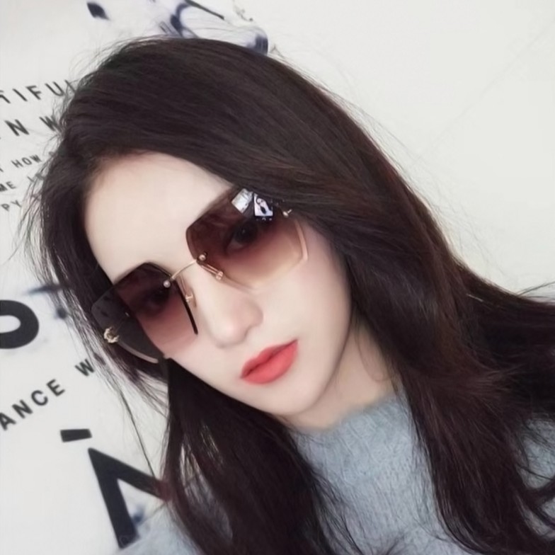 Kacamata Hitam Viral Oversized Bentuk Poligonal Bingkai Kotak Bahan Logam Untuk Wanita