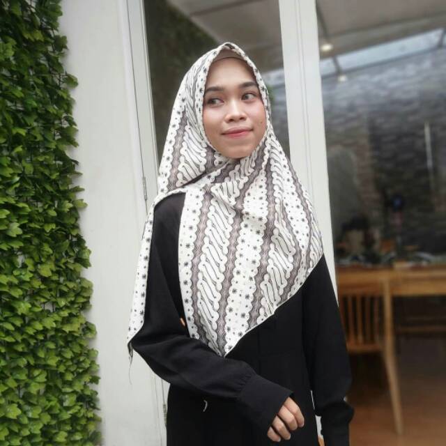 Hijab Segi Empat Motif Batik #1