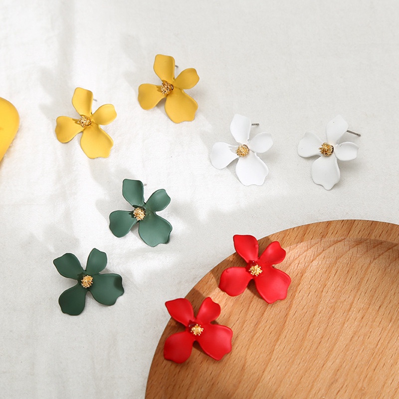 Anting Tusuk Motif Bunga Daisy Ala Korea Untuk Wanita
