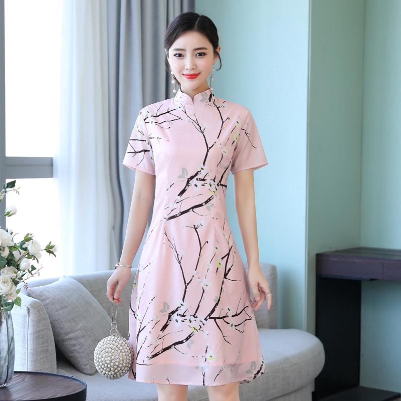  Gaun  Midi Wanita Dengan Model  Cheongsam dan Motif Floral 