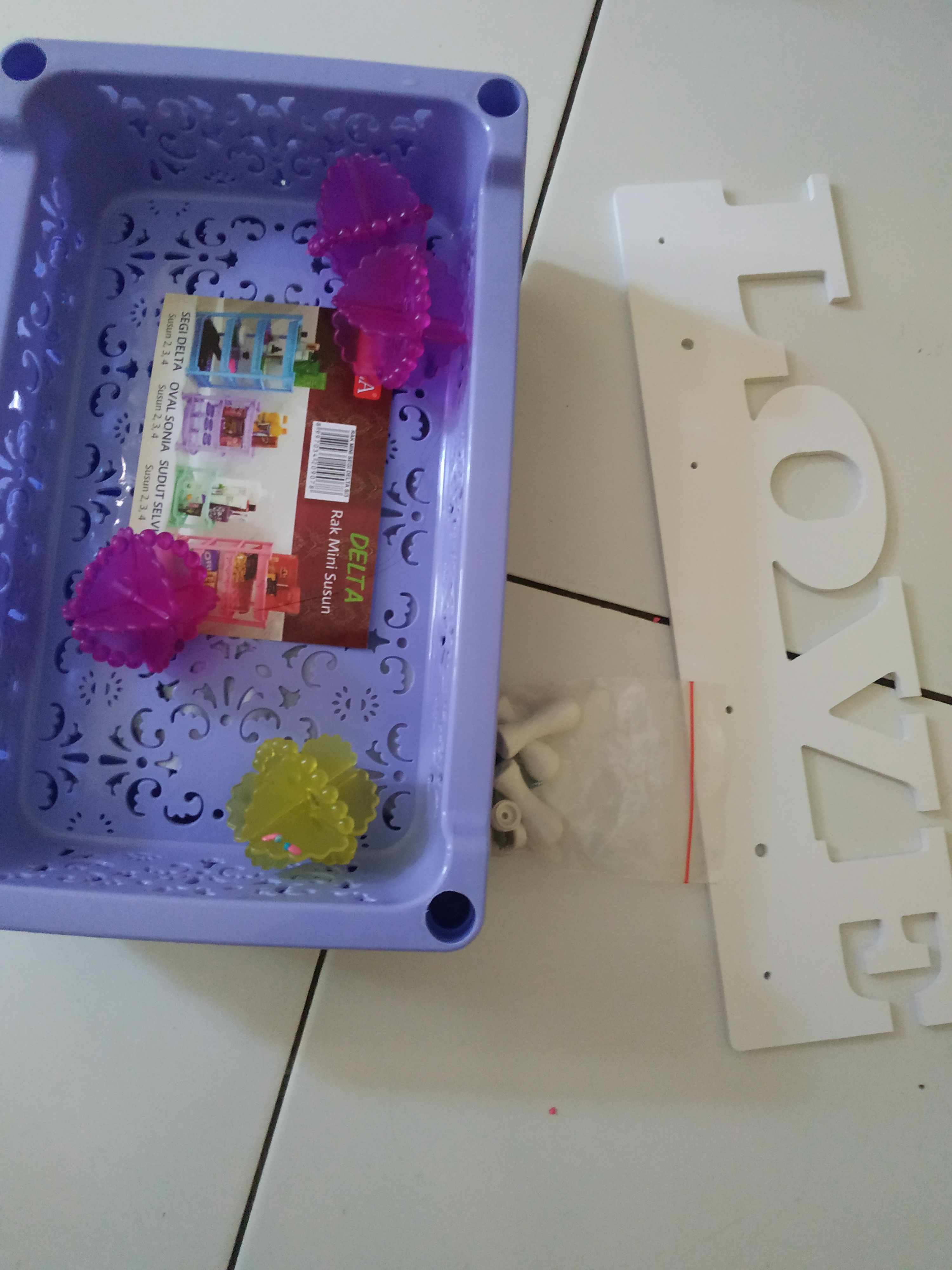 Rak Dinding Vintage Love