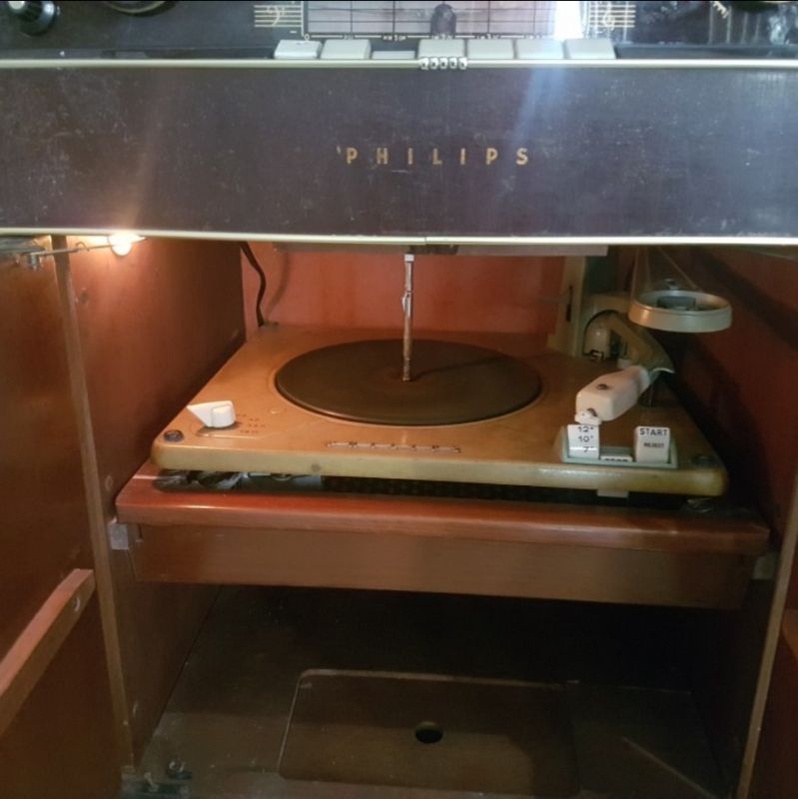 Cabinet Turntable Radio tabung Philips Holland Normal Utuh