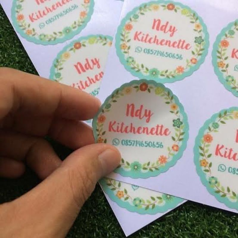 

Cetak Sticker Label Bulat Stiker Makanan Kemasan Botol Minuman Proses 1 Hari Jadi