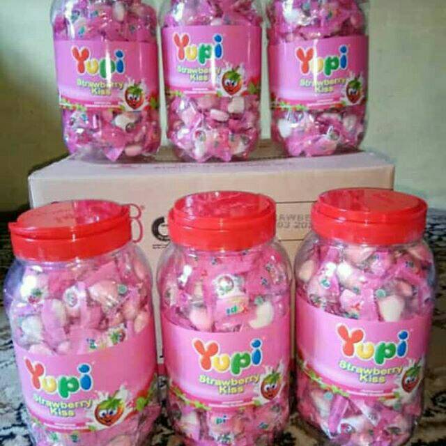 

Yupi strawberry kiss