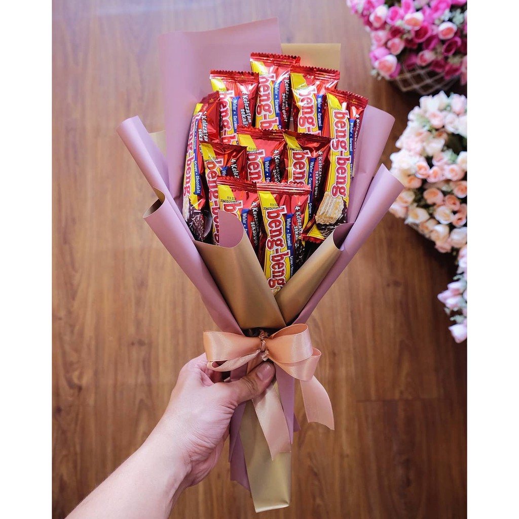 

BOUQUET SNACK - BUKET BUCKET COKLAT JAJAN CEMILAN TERLARIS UNTUK WISUDA ACARA PERAYAAN BISA MIX
