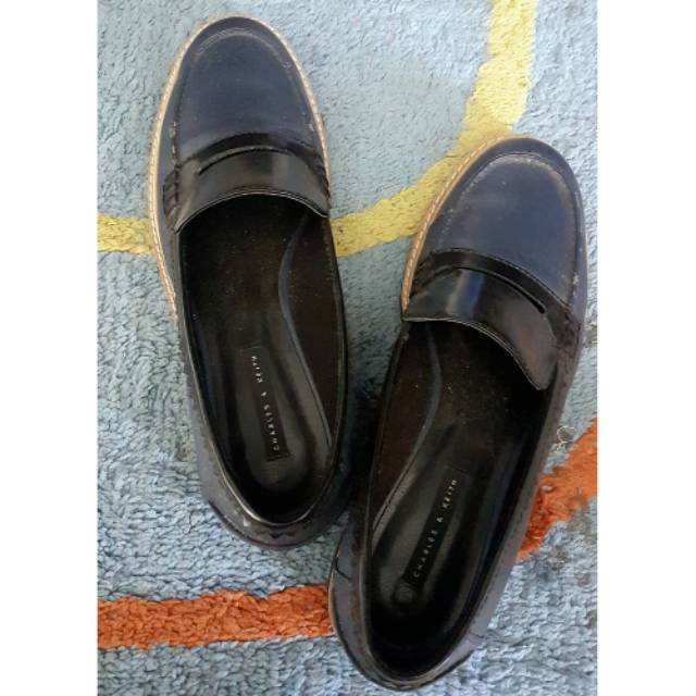 Sepatu Charles and keith