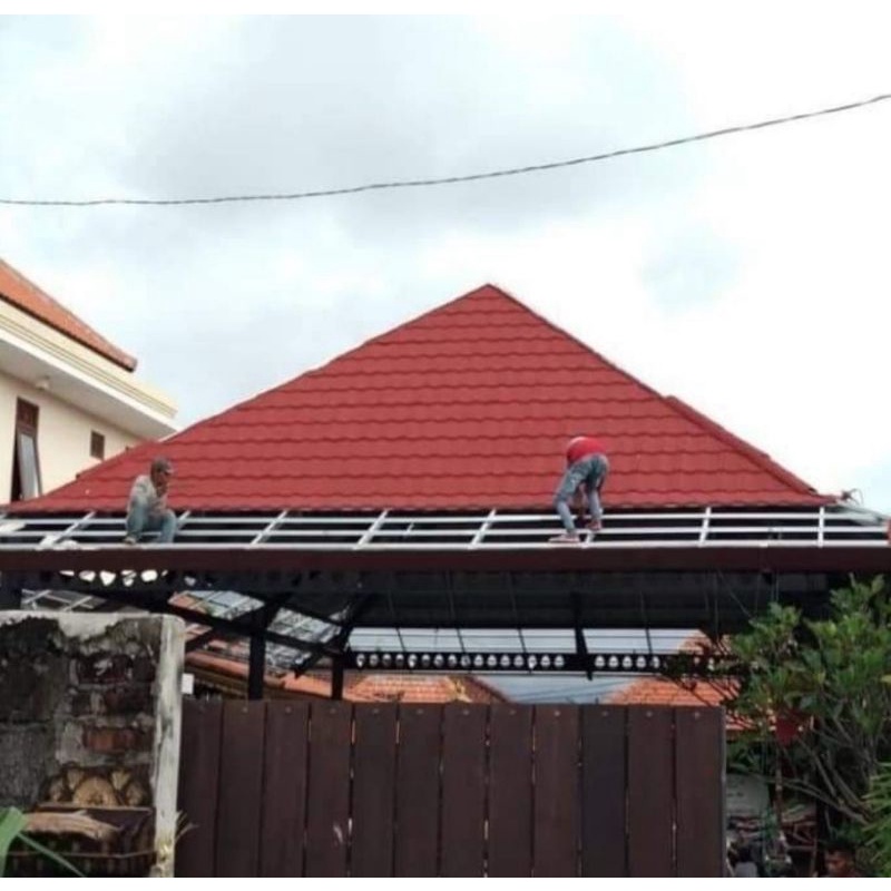 pemasangan rangka bajaringan atap genteng metal pasiran terpasang
