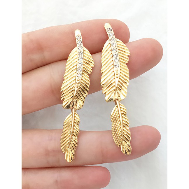 LRC Anting Tusuk Fashion Gold Alloy Studded Leaf Stud Earrings D22439