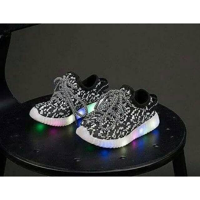 Adidas yeezy led black/sepatu adidas yeezy lampu warna hitam