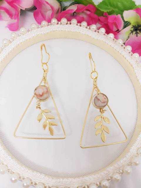 A17 Anting hijab segitiga gold daun