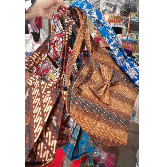 

Tas Batik Cantik Kerajinan tangan asli paling murah / Tas Souvenir Batik / Tas Belanja Batik Murah - ISTANA PRODUK