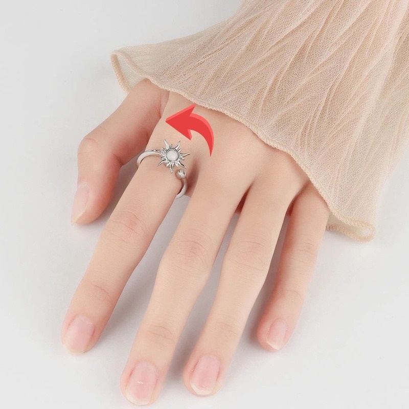 Perhiasan Cincin Jari Adjustable Bentuk Matahari Dan Bintang Bahan Zirkon Anti Stress Untuk Wanita