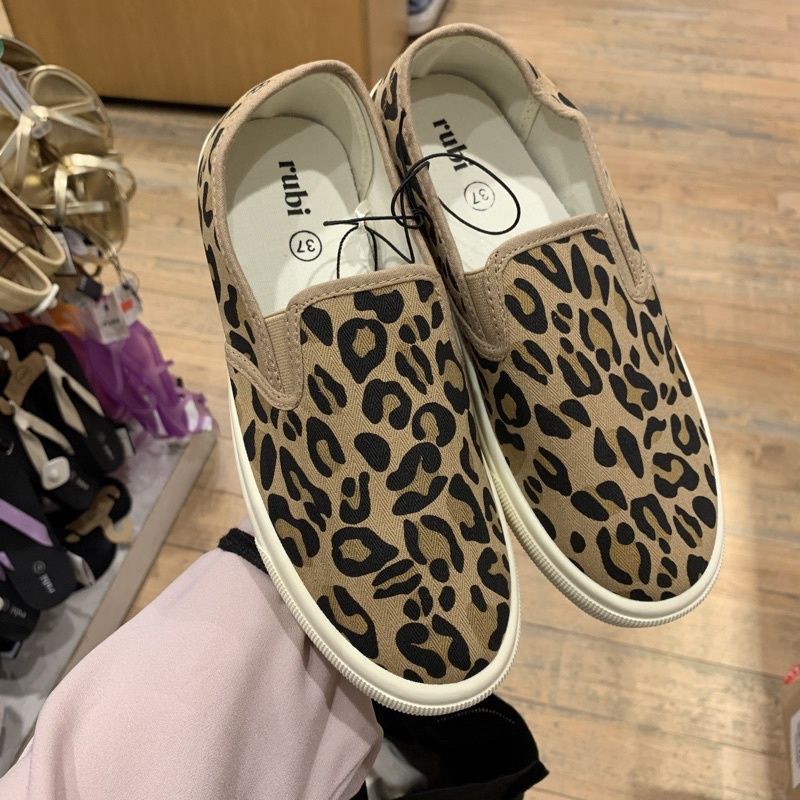 SEPATU RUBI HARPER SLIP ON_ (LEOPARD)