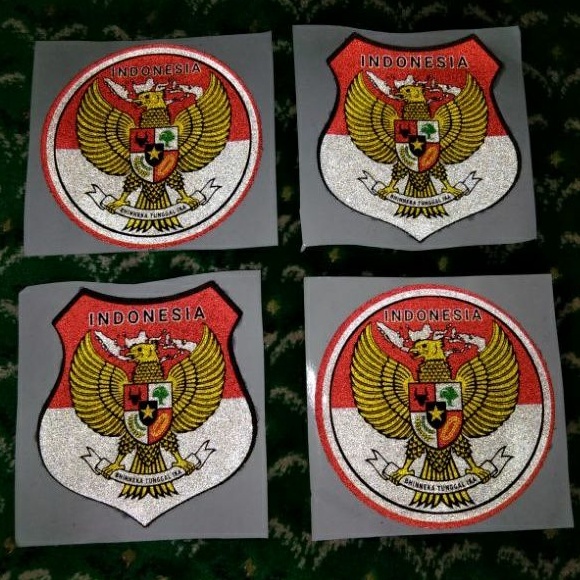 

Stiker Timbul Resin Reflektif Mengkilap Sticker Bulat Garuda Pancasila Bendera Merah Putih