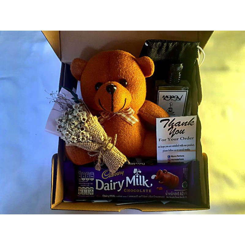 

Hampers/Gift Box/Kotak Hadiah/Hadiah Ulang Tahun/Kado Anniversary/Kado Wisuda By Myron Perfume