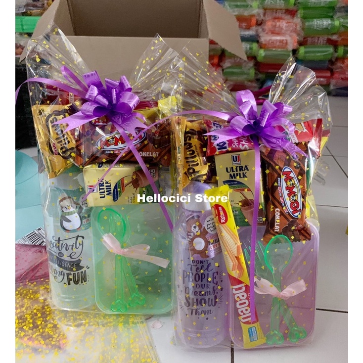 

PARCEL KEMASAN LUNCH BOX SENDOK GARPU + BINGKISAN SNACK KEMASAN ULTAH