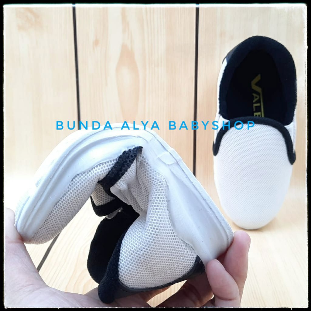 Sepatu Anak Laki Sport Usia 2 3 Tahun  Size 22 - 24 PUTIH - Sepatu Anak Cowok Balita Sport Alas Karet Anti Licin