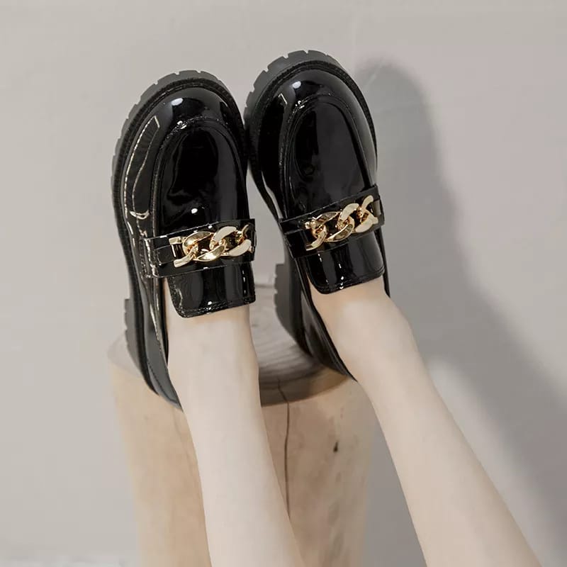 Sepatu Wanita Docmart Loafers / Sepatu Rantai Gold JESSY 09