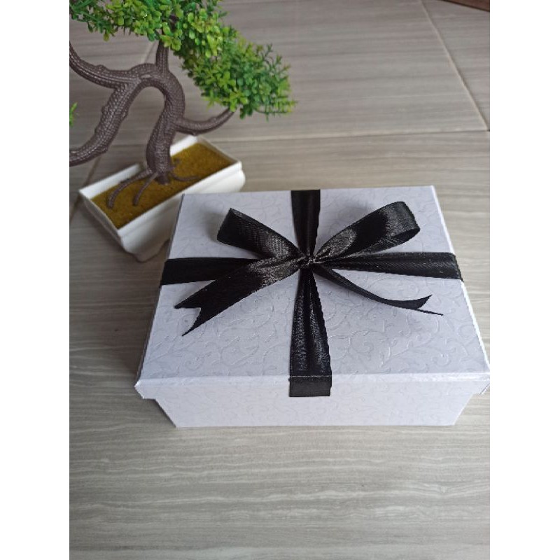 

Box kado 16x13 tinggi 6/hardbox/karton