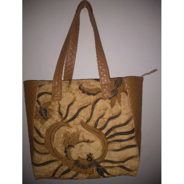 Tas wanita brand lokal motif batik