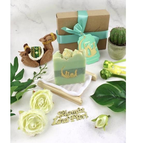 

➩ Paket Lebaran | Sabun Natural & Reed Diffuser | Hampers Lebaran | Hampers Idul Fitri | Kado Wisuda Paket Hari Raya Idul Fitri | Wedding Hampers | Kado Pernikahan & Ulang Tahun | Souvenir Wedding | Aesthetic Ramadhan Wedding Gift ➨