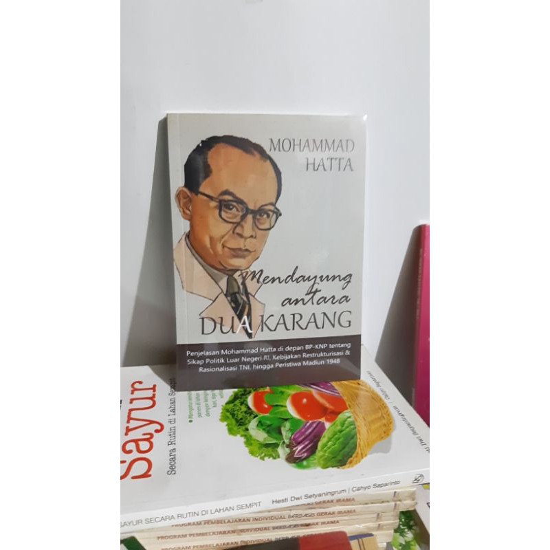 ORIGINAL Mendayung Antara Dua Karang Mohammad Hatta /SEG