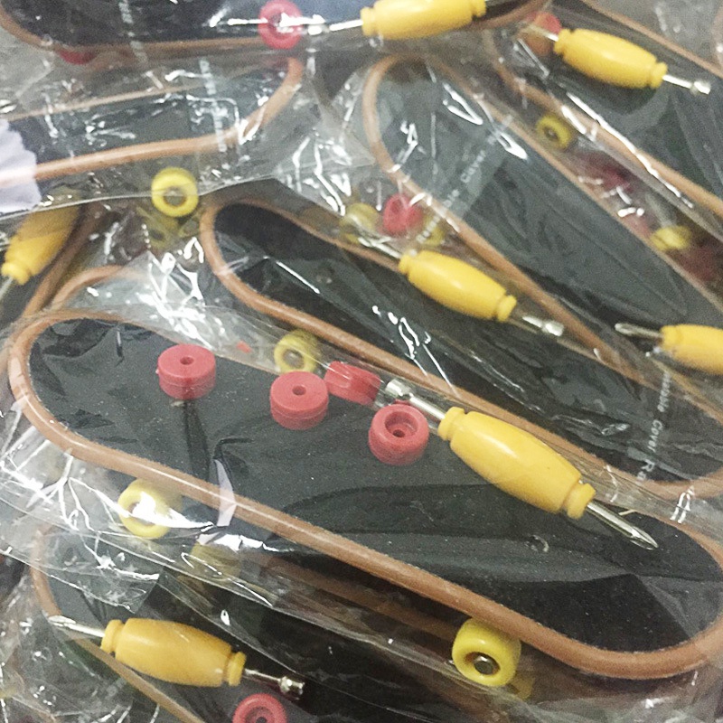 Mainan Skateboard Jari Mini Fingerboard Plastik Skate Set Dengan Ban Cadangan Mainan Anak Laki-Laki