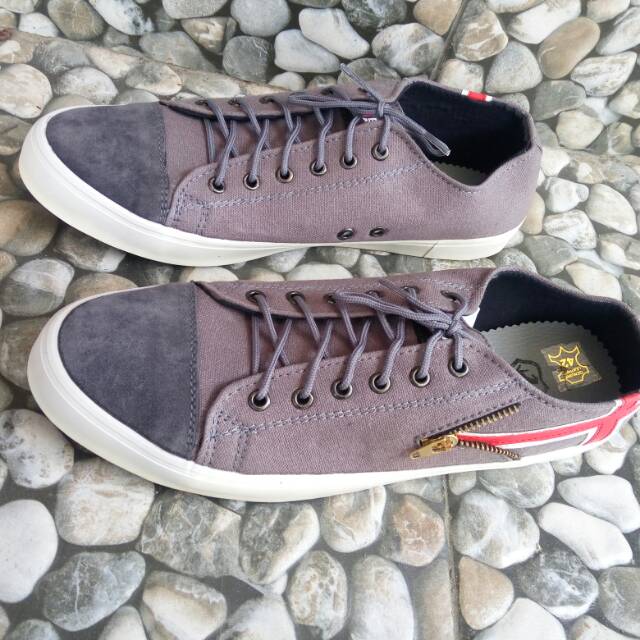 Sepatu keren black master original