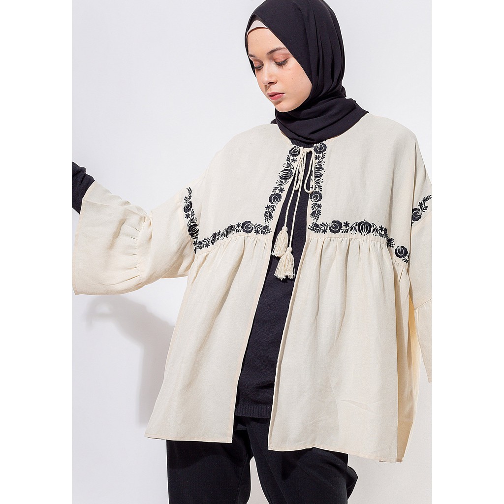 

Veriza Outer Broken White