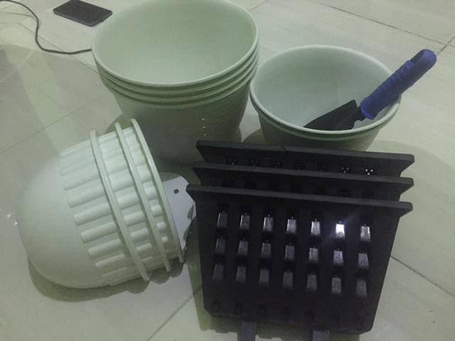 Pot Tempel Atau Argo Warna Hitam