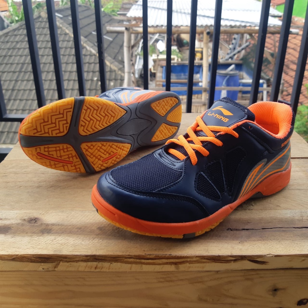 Sepatu olahraga pria wanita Badminton murah lining saga