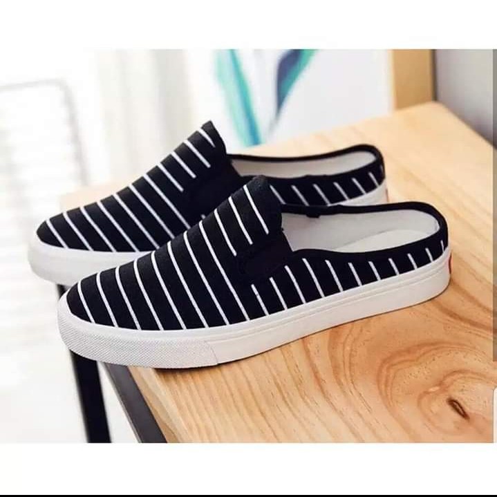 HD SEPATU WANITA SLIP ON SALUR LINE ART BEST SELLER MURAH - HITAM DAN PUTIH