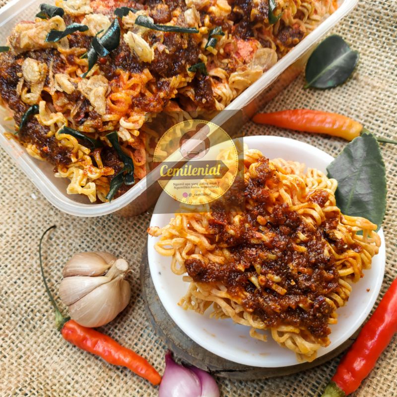 

[BOX 750ML] MIE KREMES PEDAS DAUN JERUK EXTRA BAWANG GORENG