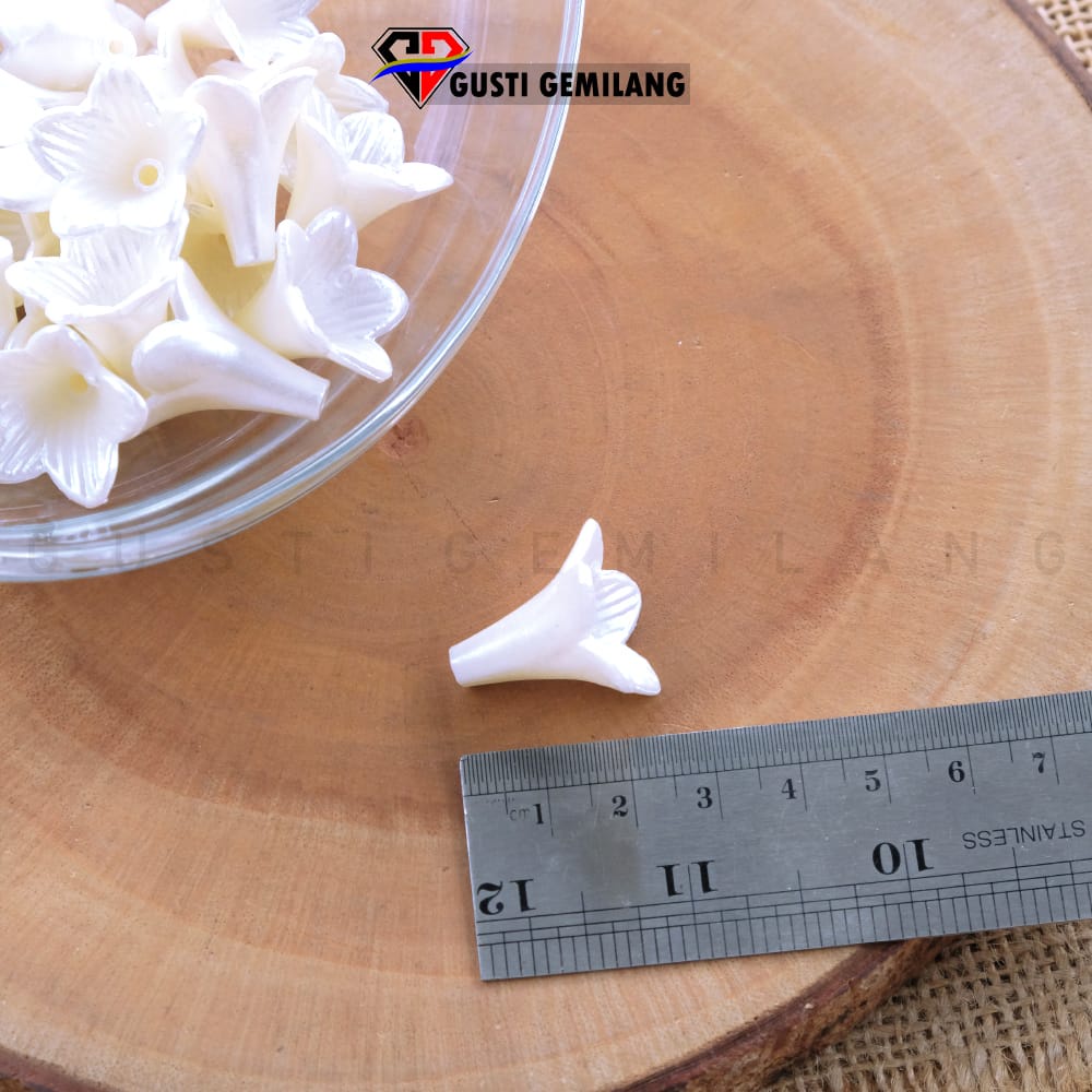Mote Bunga Sepatu Putih 10gram