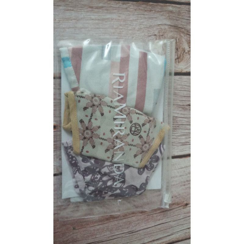 masker kain ria miranda