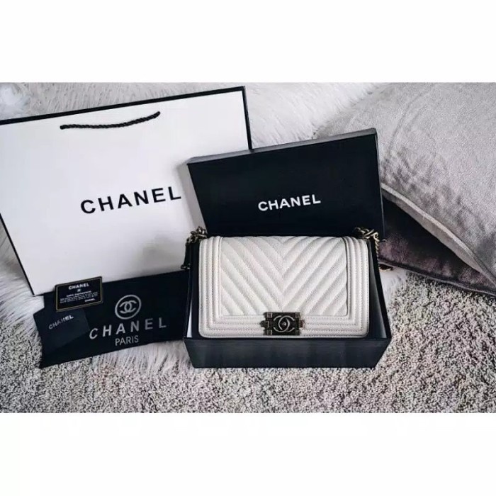 

(TERLARIS) TAS IMPORT BOY CHEVRON JUMBO FREE BOX & PAPERBAG MIRROR FLAP LAMBSKY - Putih